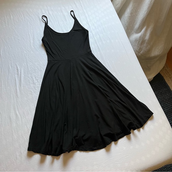 Reformation Dresses & Skirts - Reformation black knit sleeveless midi dress
